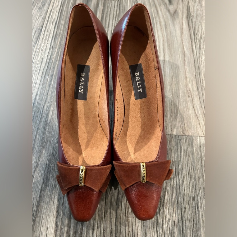 Womens Vintage Leather Bally Pumps Bow Bally Logo fits US 7 - 7 1/2 brown cognac